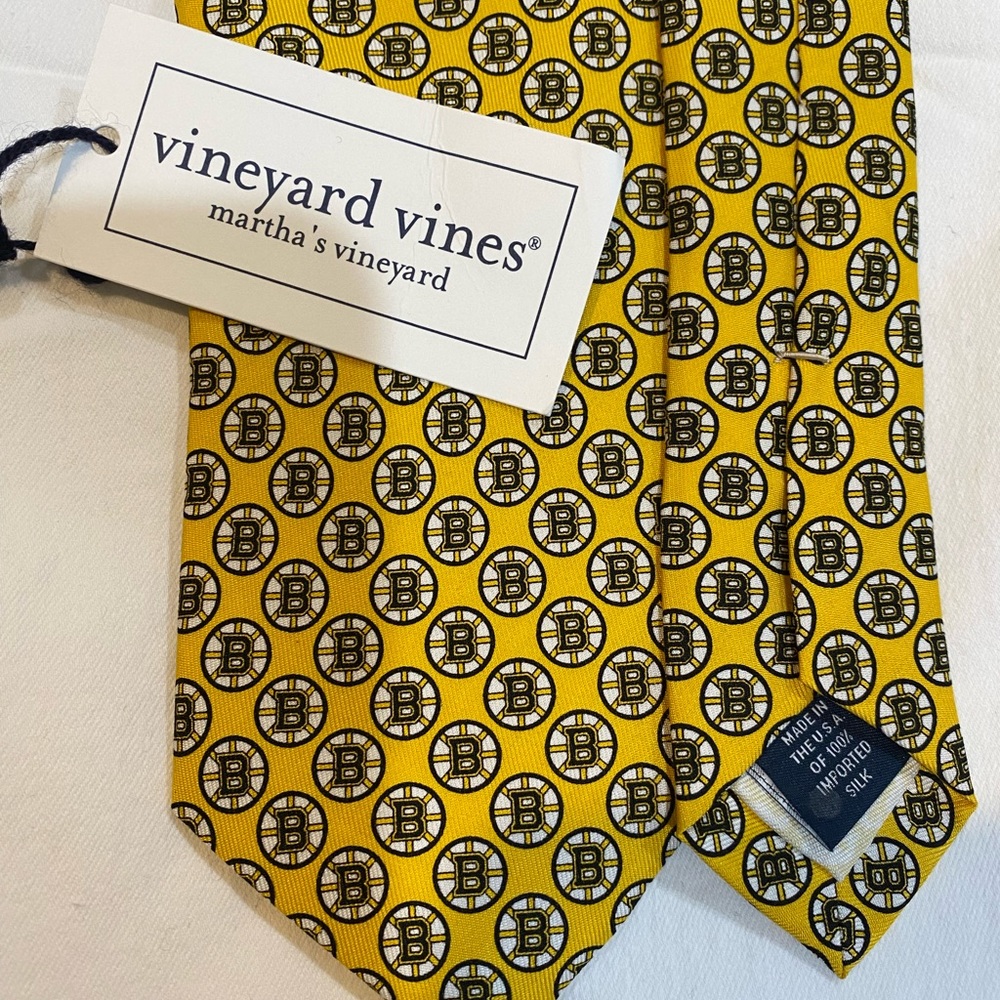 Vineyard Vines Mens Boston Bruins Official NHL 100% Silk Tie Brand New